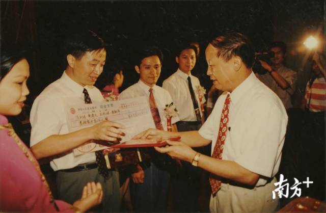 1994麣1993ȿƼǰͻТ˳ٿΪϯժ麣пƼؽصȽ